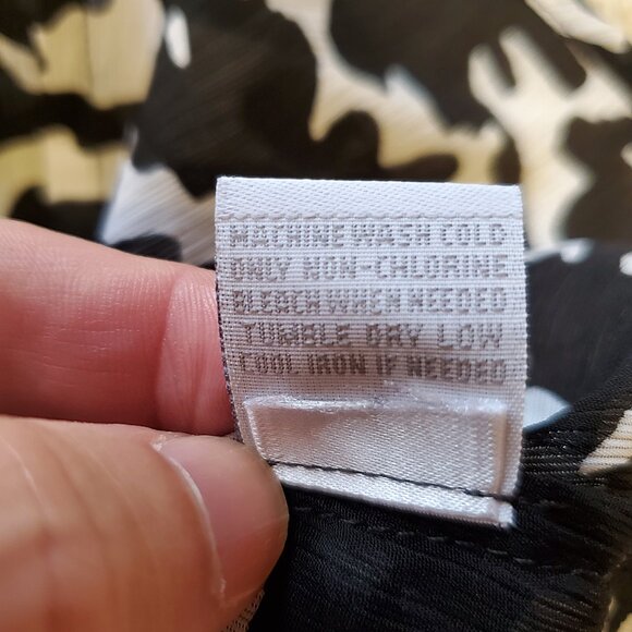 Black & White Floral Ruffle Button Down Blouse Womens Sz S Relativity Top Fairy - Picture 6 of 8